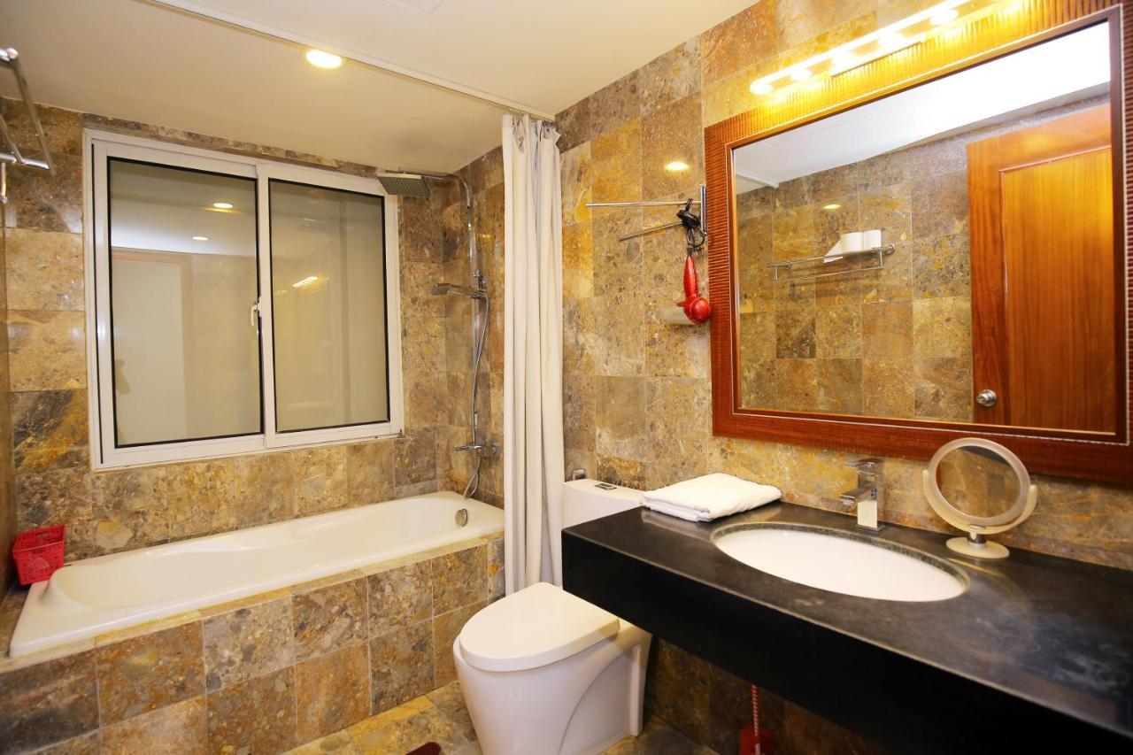 Investland In Truc Bach & Serviced Apartment Ханой Екстериор снимка